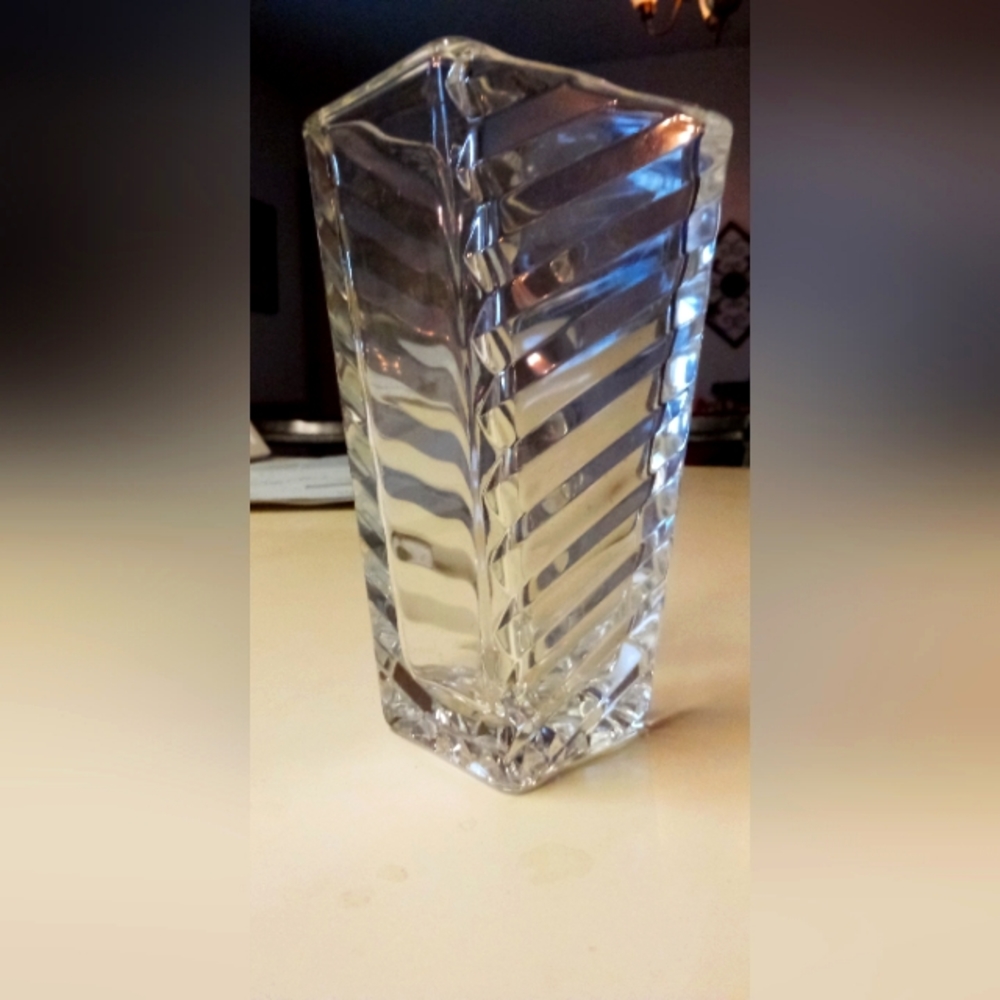 Wavy vase